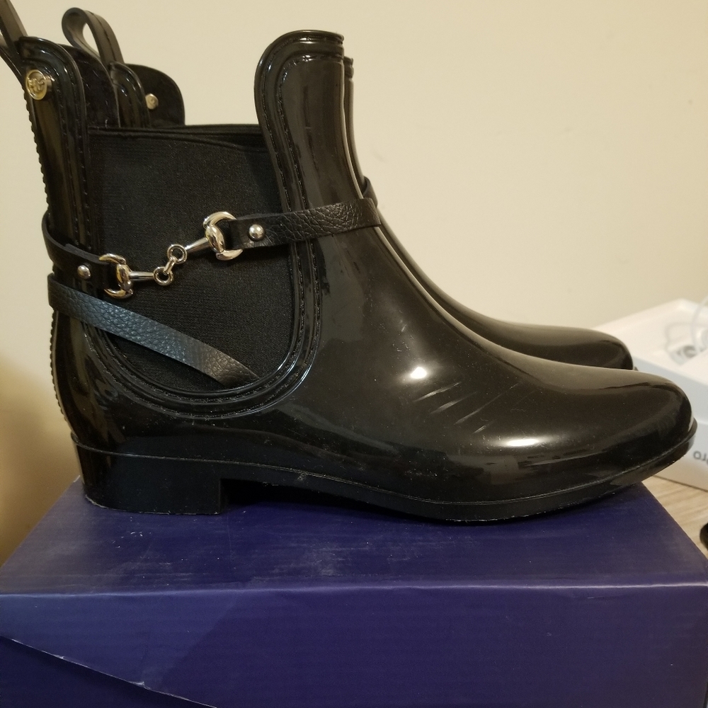 Rainboots - Picture 4 of 4